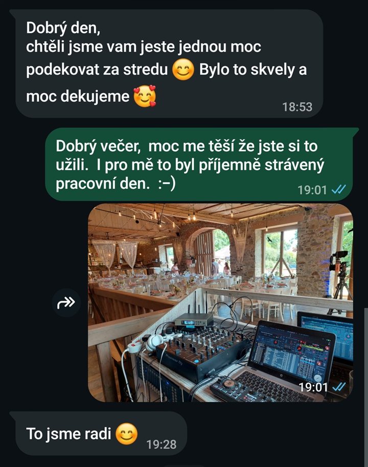 Poděkování za středu s fotkou sálu a DJ pultu